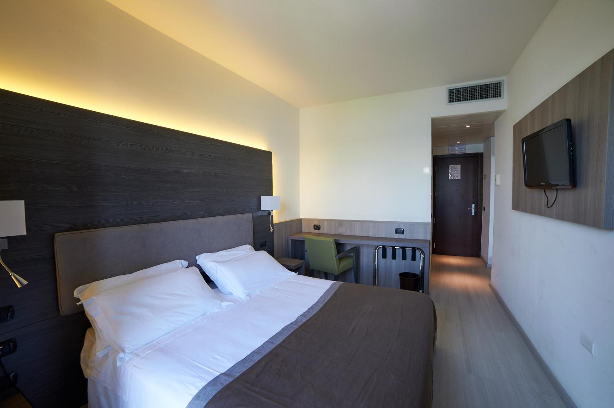 Hotel Giardino Arona Exteriér fotografie